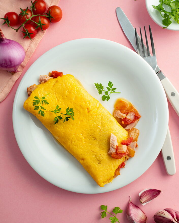 Revista Cuina, tortilla de atún, cebolla, tomate cherry